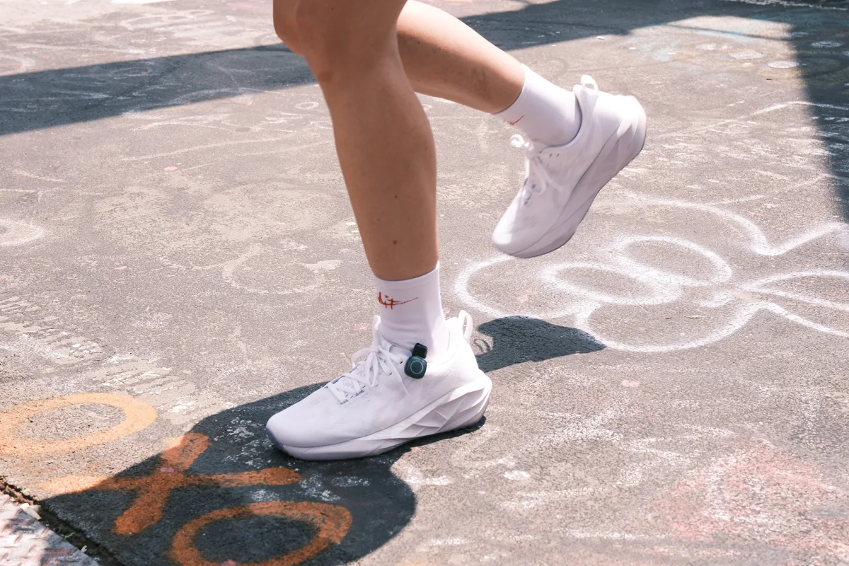 Runner wearing a STRIV pod