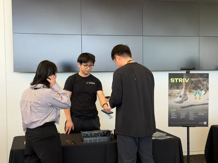 Runners trying STRIV at a demo table